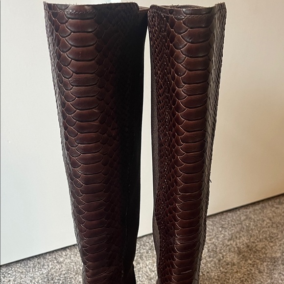 Donald Pliner size 9 brown snakeskin heeled boots. Great condition! - Picture 9 of 9